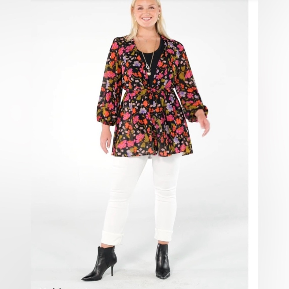 Cabi women’s size small mingle kimono with belted waste, black floral print